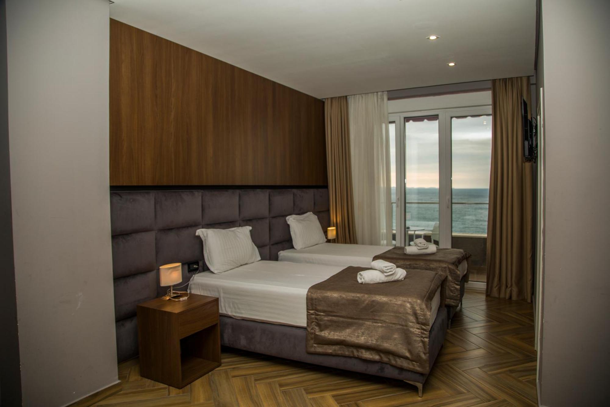 Twin Towers Hotel City & Beach Resort Shëngjin Esterno foto