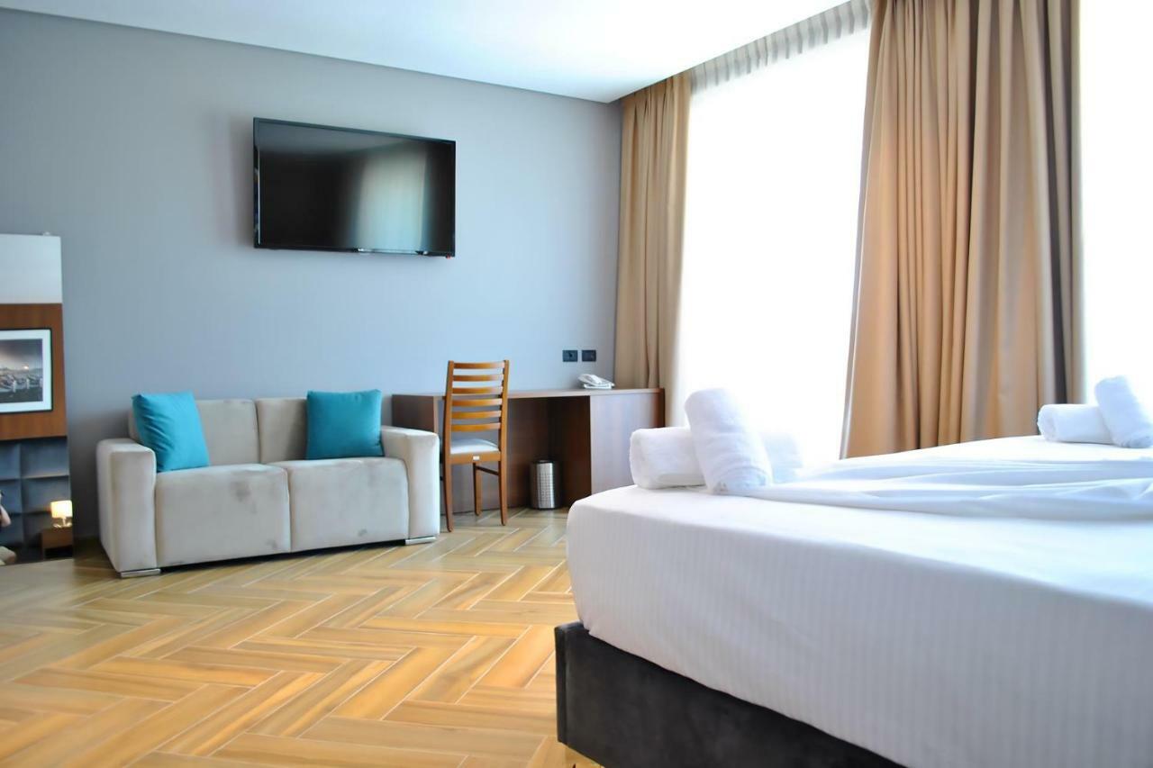 Twin Towers Hotel City & Beach Resort Shëngjin Esterno foto